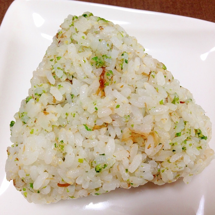 風味がおいしい 青のりとかつお節のおにぎり レシピ 作り方 By うーころちゃん 楽天レシピ 風味がおいしい 青のりとかつお節のおにぎり レシピ 作り方 By うーころちゃん 楽天レシピ